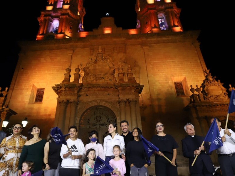 Iluminan monumentos históricos de León