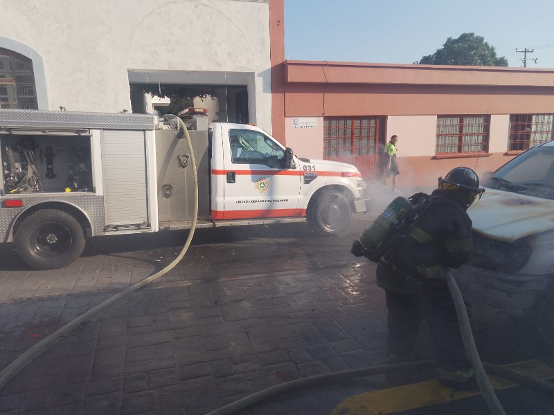 Se incendia camioneta en calle Degollado, en el centro de Colima ...