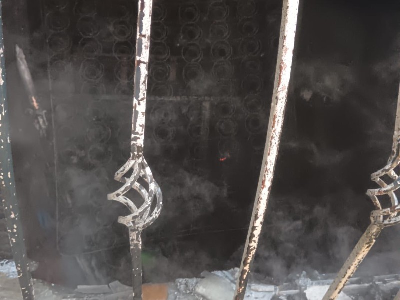 Se incendia vivienda en colonia Agua Azul, en Manzanillo | Meganoticias