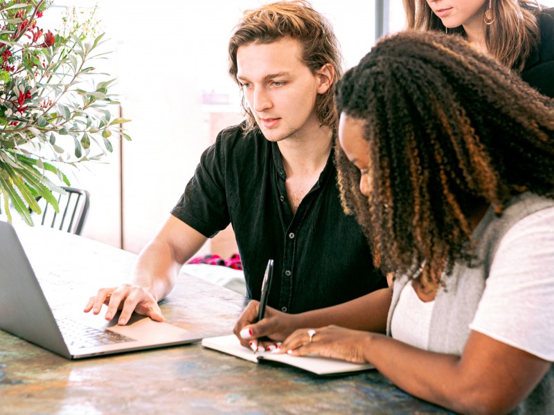 IMJU otorga becas a jóvenes proactivos