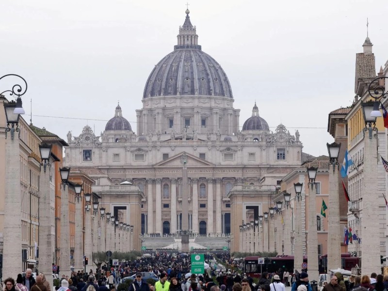 Impacto millonario en Roma por sucesión Papal