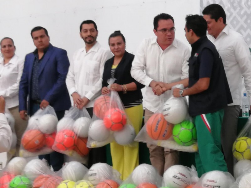 Imparte IVD taller para actividades recreativas en CERESOS