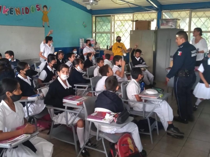 Imparten curso de educación vial a estudiantes de nivel primaria