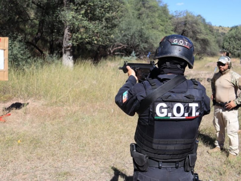 Imparten cursos a policías en prácticas de tiro