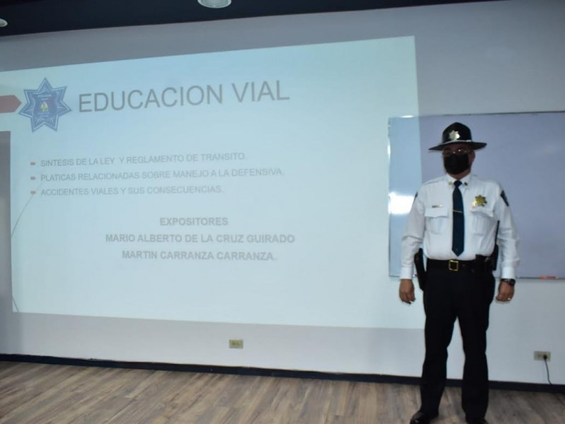 Imparten en seguridad pública talleres sobre educación víal