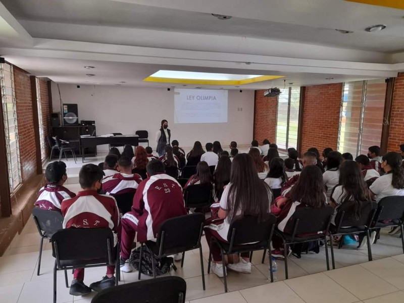 Imparten plática sobre acoso escolar y Ley Olimpia en Tangancícuaro