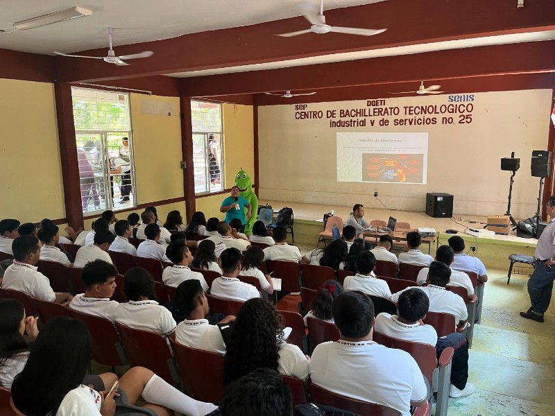 Imparten pláticas en CBTIS de Salina Cruz por prevención del suicidio