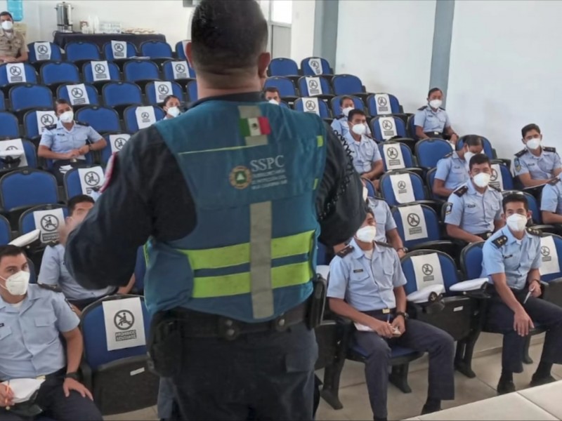 Imparten taller a estudiantes de la Secretaría de Marina