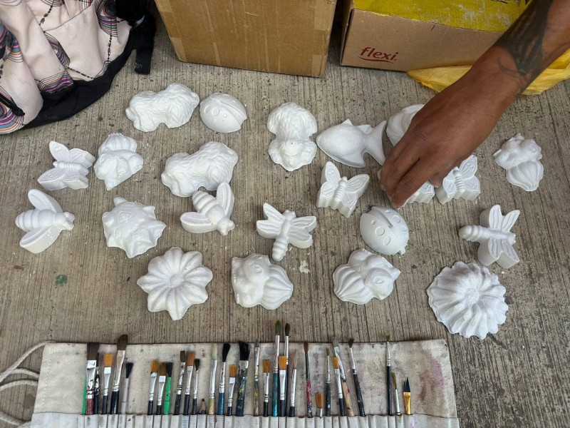 Imparten taller de artes plásticas en Tangancícuaro