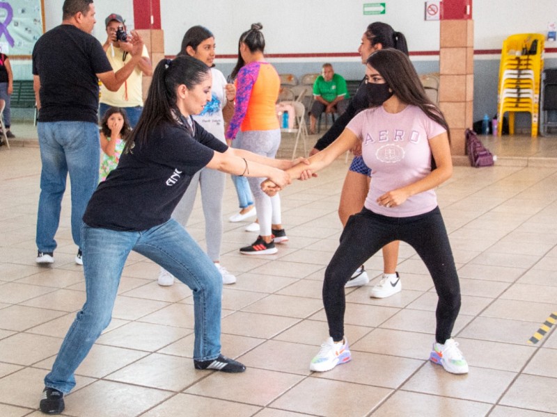 Imparten taller de autodefensa personal a mujeres jaconenses