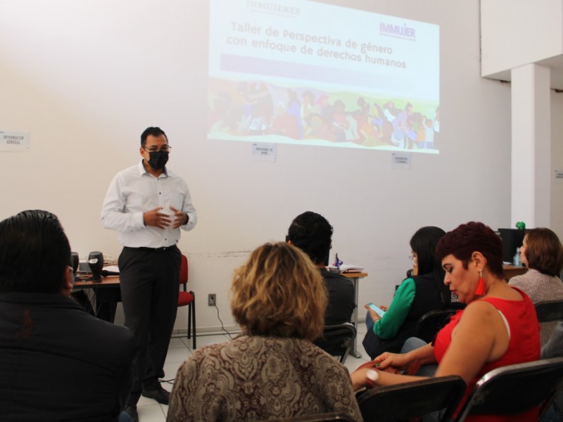 Imparten taller de perspectiva de género en Zamora