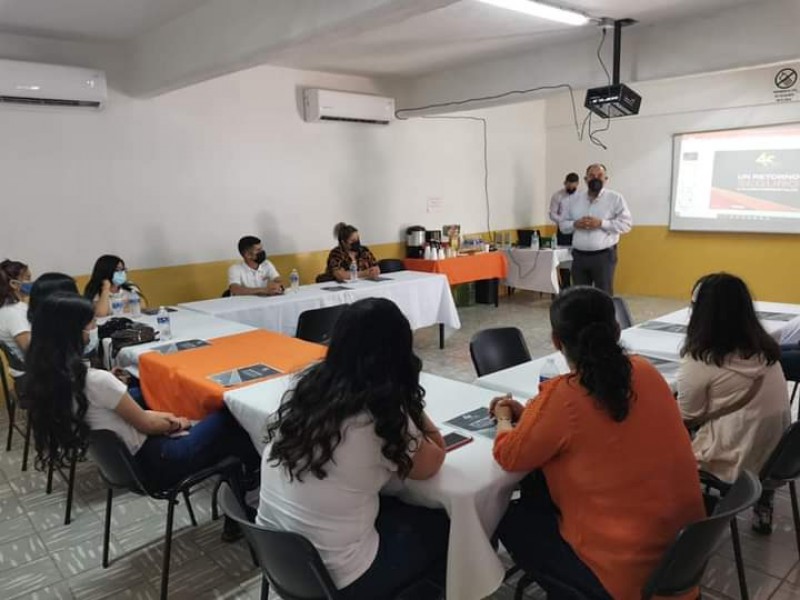 Imparten talleres a instituciones dedicadas al resguardo de menores