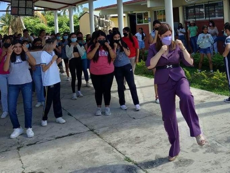 Imparten talleres de Defensa Personal a mujeres de Tuxpan