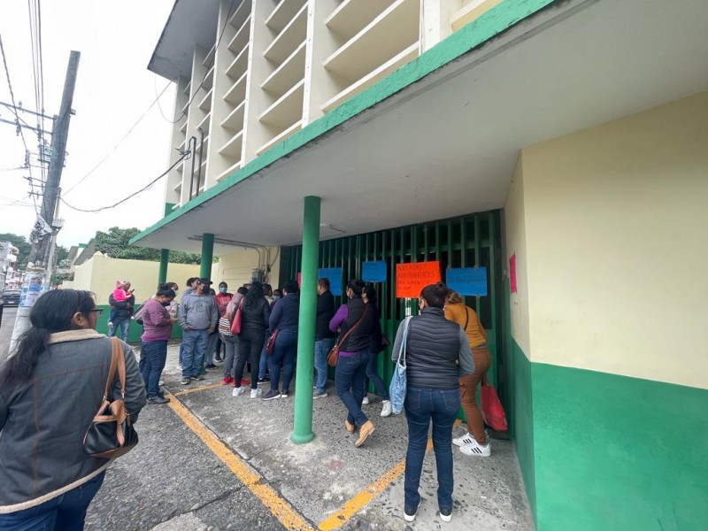 Impiden entrada a nuevo director en escuela Rebsamen de Tuxpan