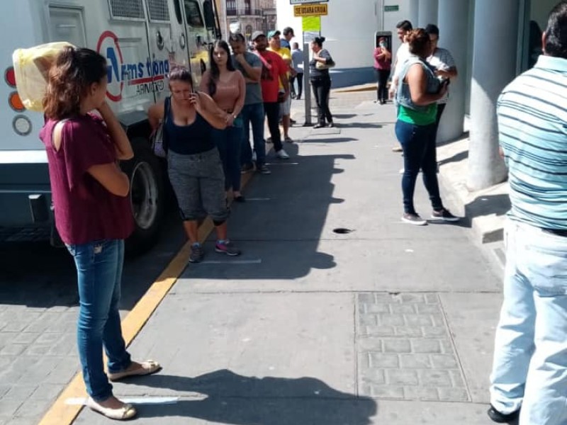 Implementa ayuntamiento operativos en bancos y plaza principal