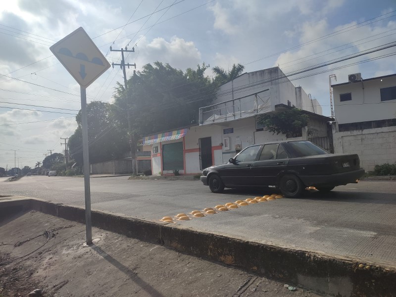 Implementan reductores de velocidad en calles de Tuxpan