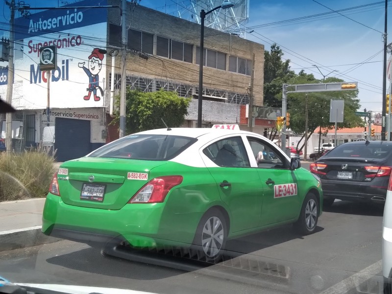 Implementan taxistas medidas contra la delincuencia