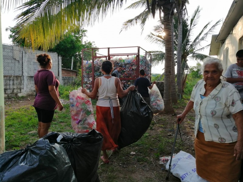 Implementan tienda de despensas por PET