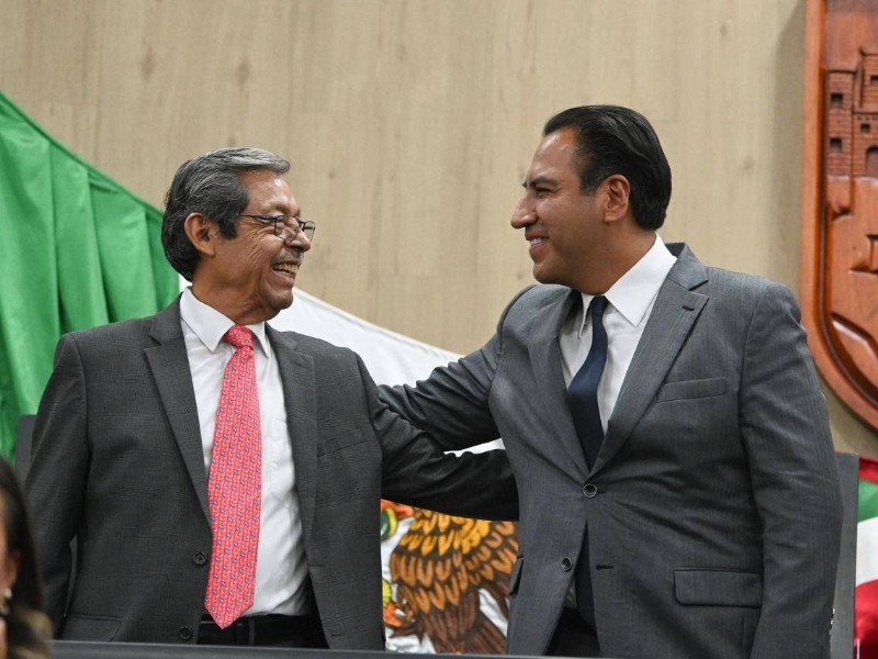 Impone Eduardo Ramírez 