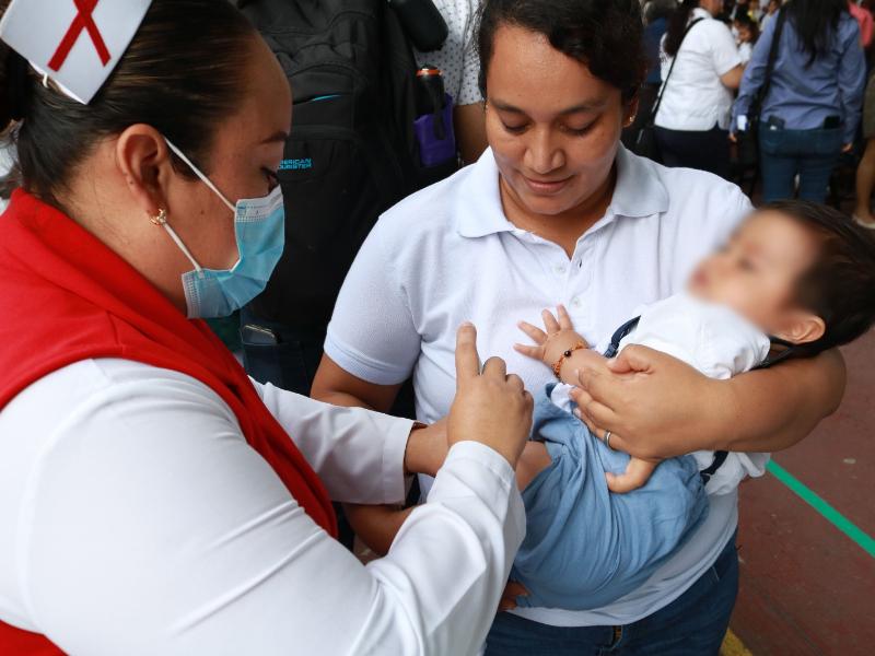 Importante acudir a vacunarse contra influenza y COVID-19
