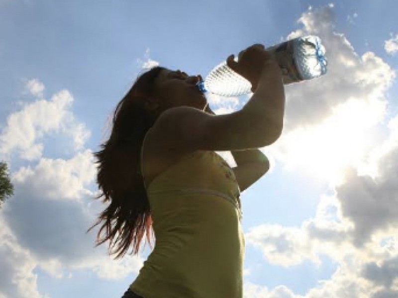 Importante la hidratación en temporada de calor: IMSS.