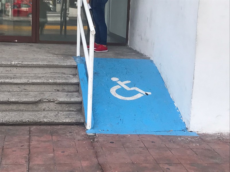 Imposible para discapacitados transitar por ciudades en Veracruz