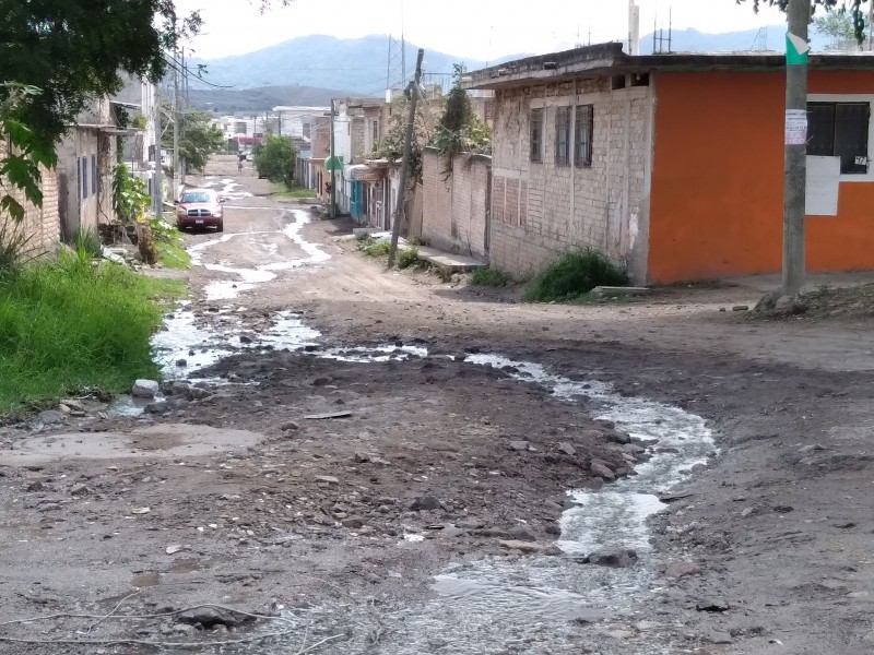 Impresionante fuga de aguas negras en Colonia San Juanito