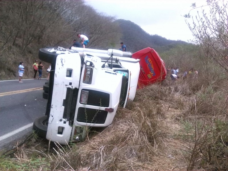 Imprudencia de conductores causa de accidentes