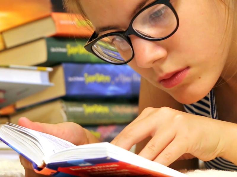 Impulsan hábito de la lectura entre a través de circulos de lectura