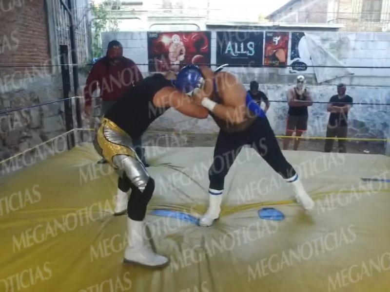 Impulsan práctica de lucha libre en Salina Cruz