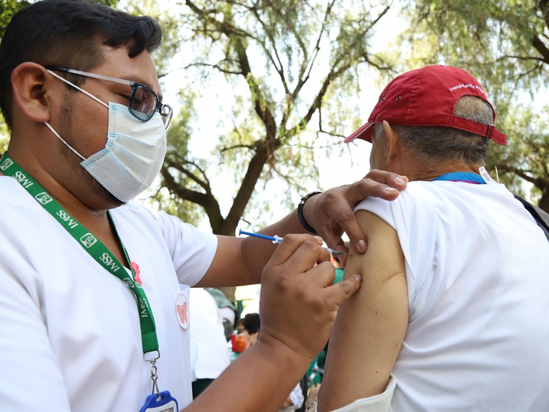 IMSS: 31 de marzo finaliza vacunación contra influenza y COVID-19