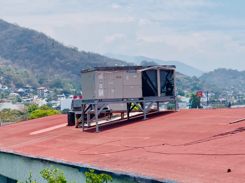 IMSS-Bienestar Zihuatanejo, dos años sin aire acondicionado: abandono e indiferencia