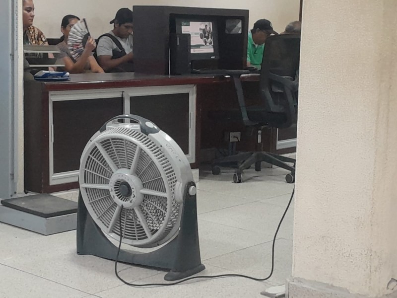 Reportan falta de clima en la clínica del IMSS 68 en Veracruz