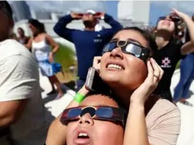 IMSS: Eclipse solar puede ocasionar ceguera