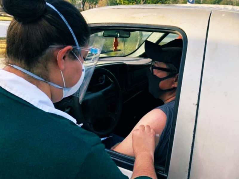 IMSS Jalisco habilita el módulo Drive Thru de vacunación