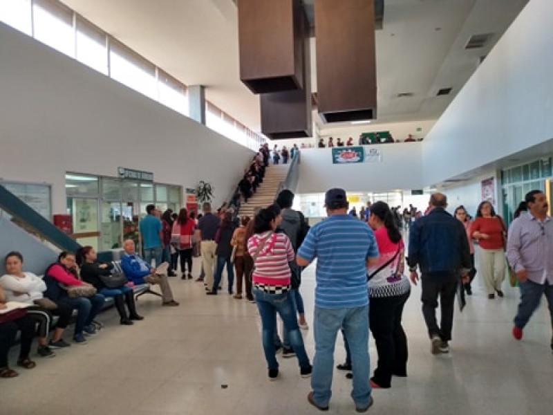 IMSS Nayarit pide disculpas por largas filas