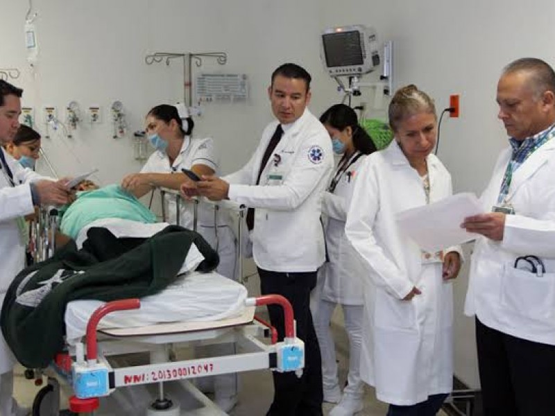 IMSS opera con déficit de médicos