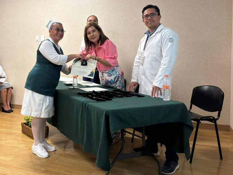 IMSS reconoce a trabajadores por años de servicio