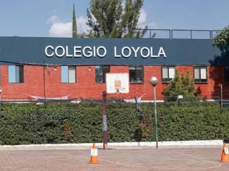Imágenes de armas generan preocupación entre familias del Colegio Loyola poblano.
