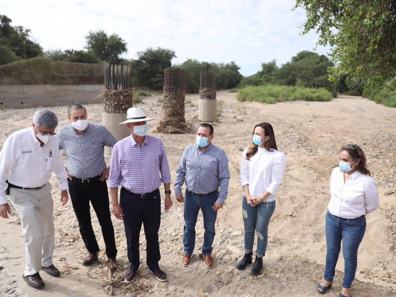 Inagura Gobernador carretera El Valle - El  Mezquite