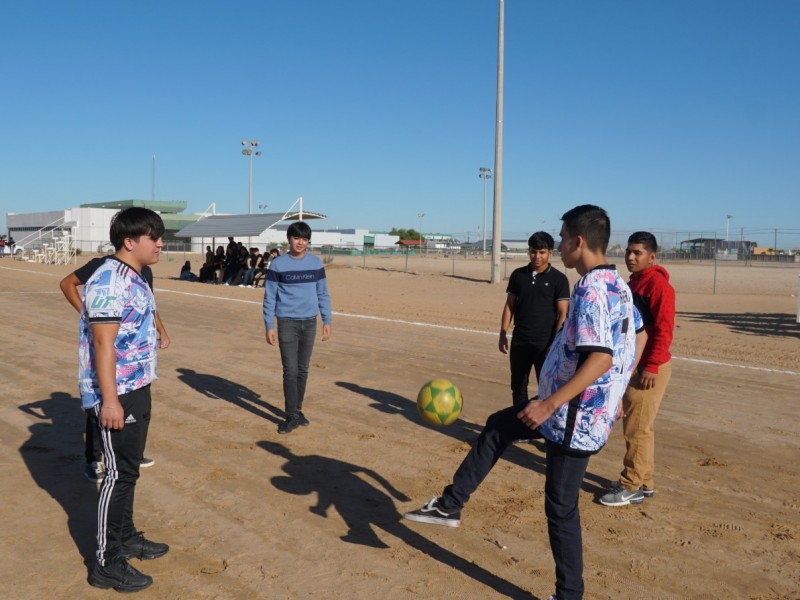 Inaugura Alcalde nueva cancha deportiva en la Utslrc