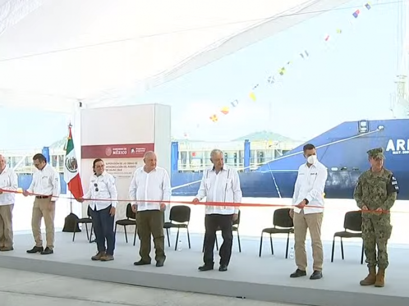 Inaugura AMLO muelle de contenedores en Salina Cruz