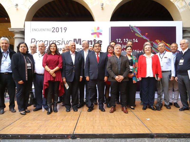 Inaugura el foro 