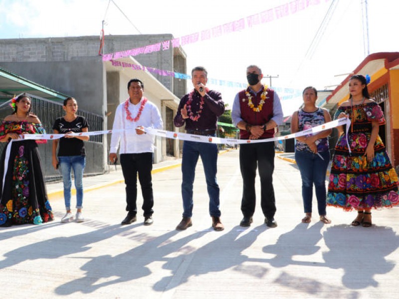 Inaugura Escandón Cadenas calles con concreto hidráulico en Osumacinta