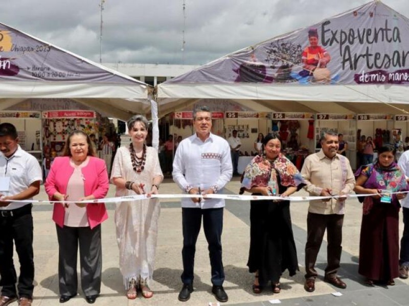 Inaugura Escandón Cadenas Expo Venta Artesanal 2023