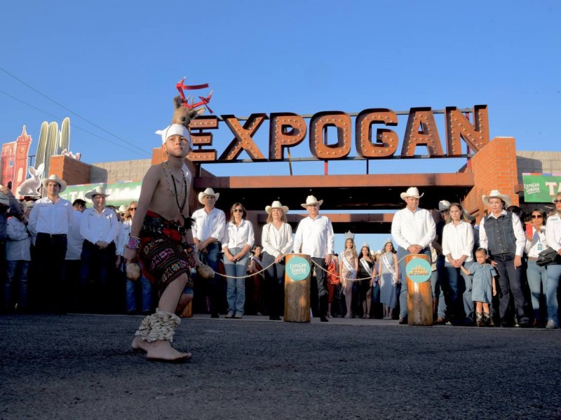 Inaugura Gobernador ExpoGan´24 y estrena Salón de Eventos El vaquero