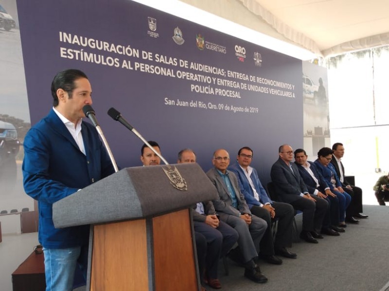 Inaugura gobernador tres salas procesales