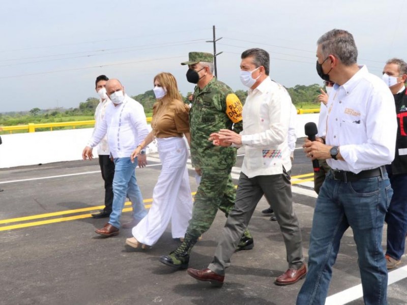 Inaugura REC puente Coatán en Tapachula