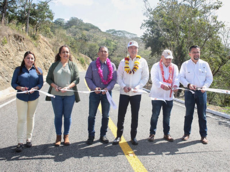 Inaugura Rutilio Escandón camino San Fernando - Colonia Cuahutémoc