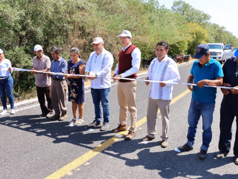 Inaugura Rutilio Escandón reconstrucción de camino San Isidro-San José